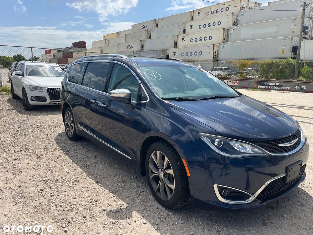 Chrysler Pacifica - 26