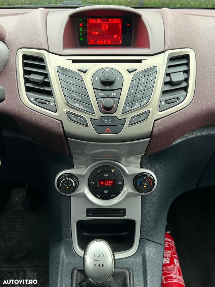 Ford Fiesta 1.6 TDCI Titanium - 18
