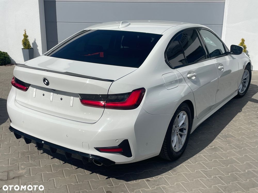 BMW Seria 3 318d Sport Line - 4