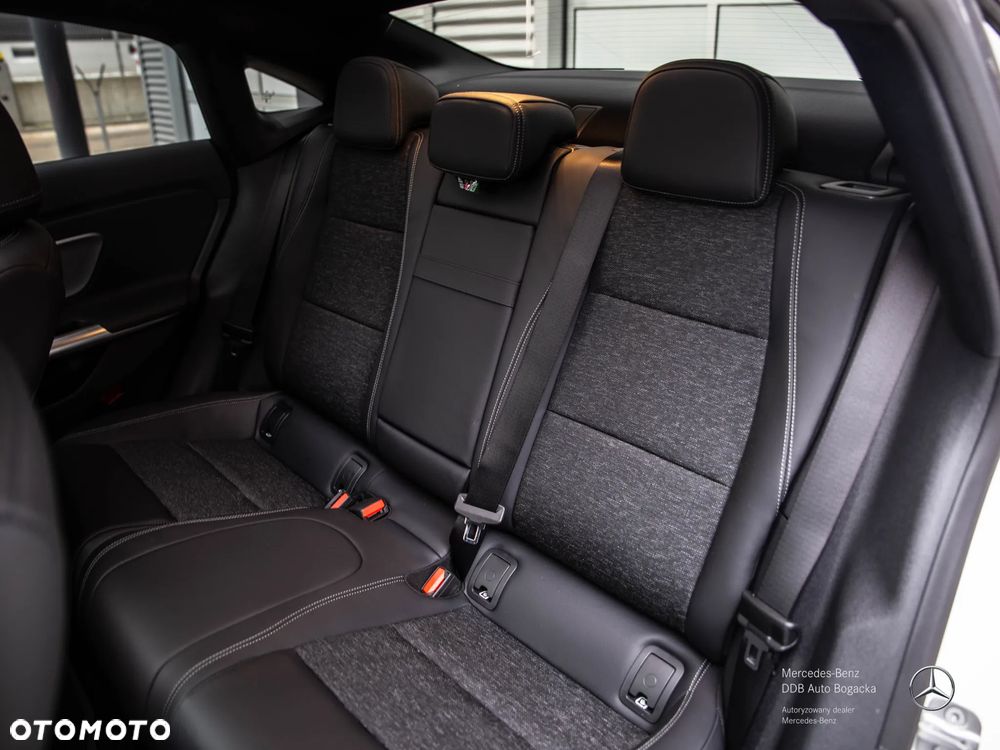 Mercedes-Benz CLA - 12