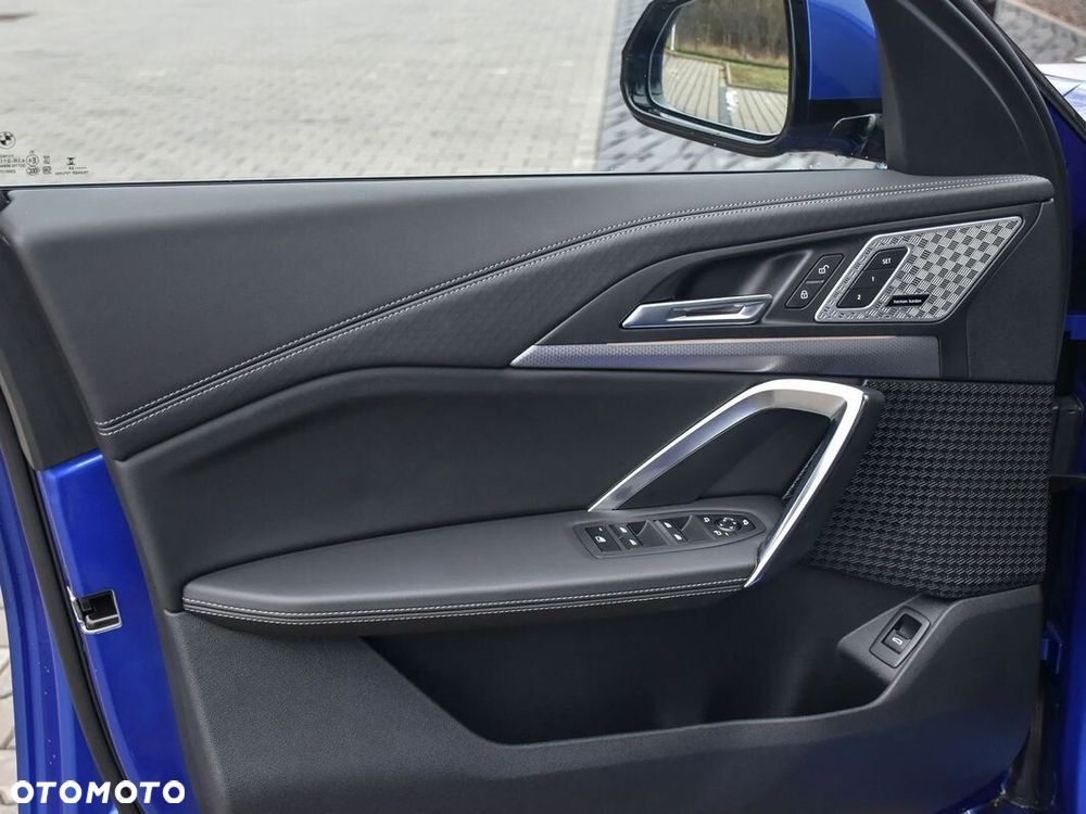 BMW iX2 eDrive20 66.5kWh M Sport Edition - 11