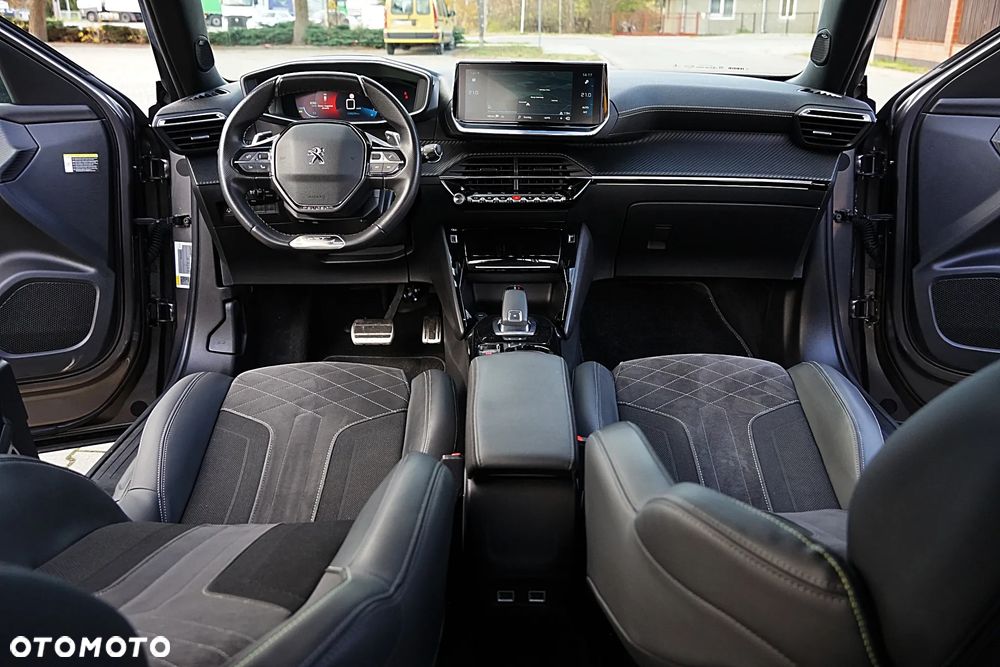 Peugeot 2008 PureTech 130 EAT8 GT - 23