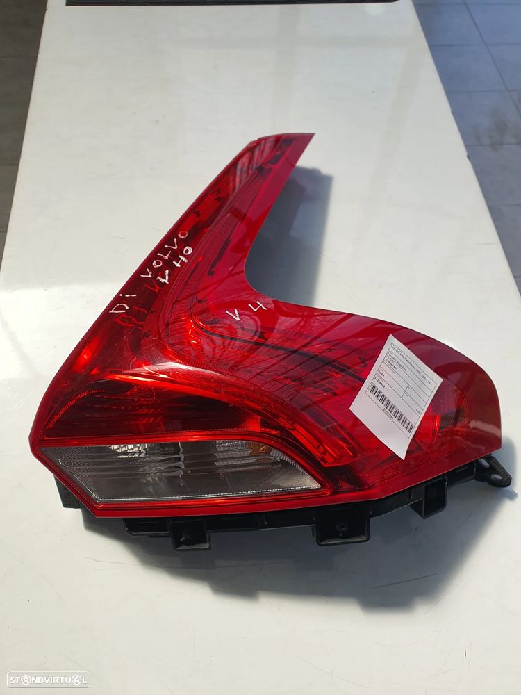 FAROLIM DIREITO VOLVO V40/ 31395845 - 1