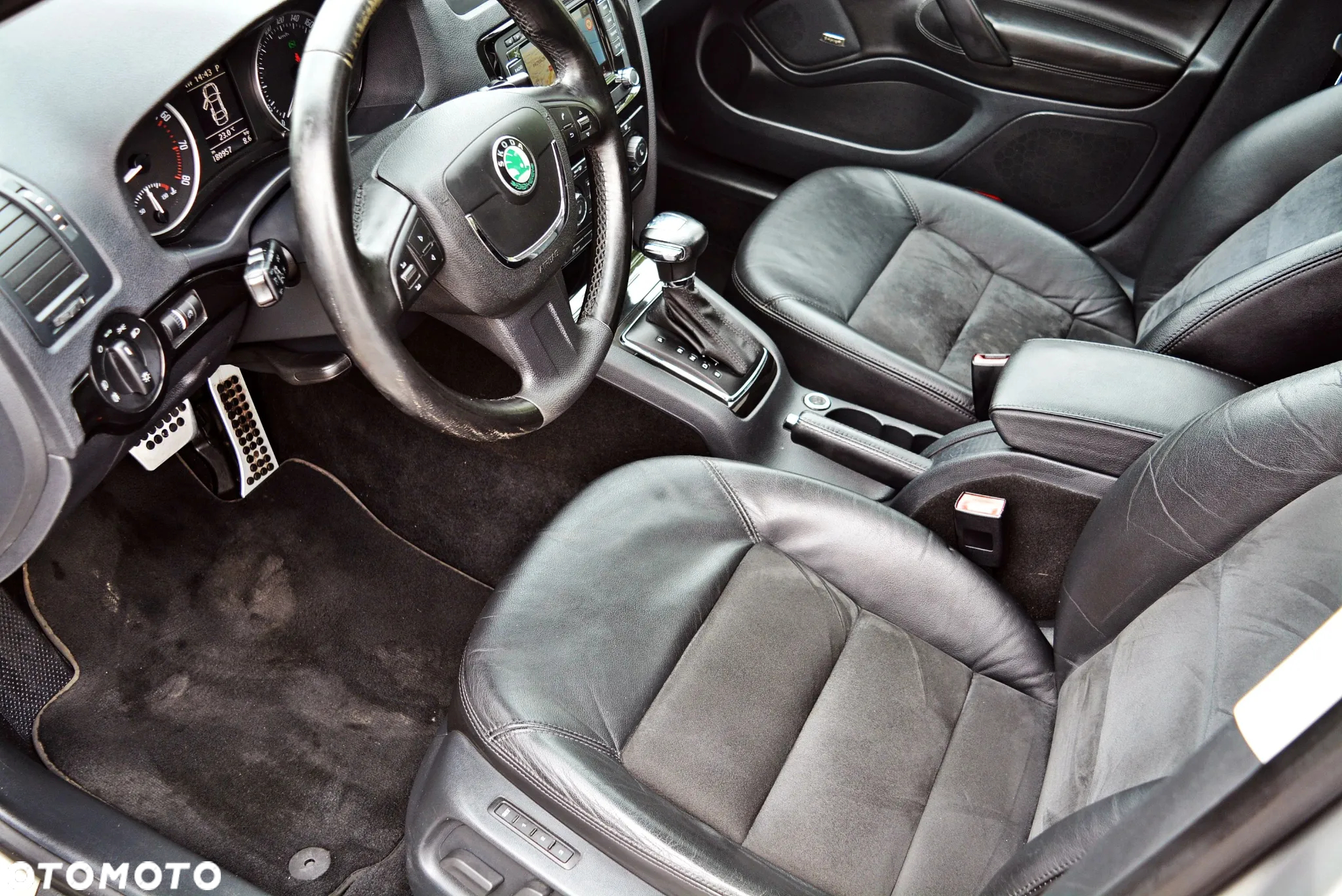 Skoda Octavia 1.8 TSI DSG Laurin & Klement - 28