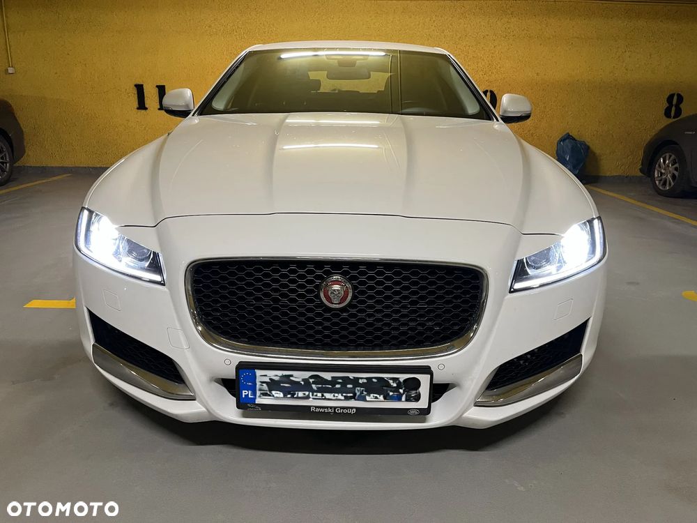 Jaguar XF 2.0 T Prestige - 23
