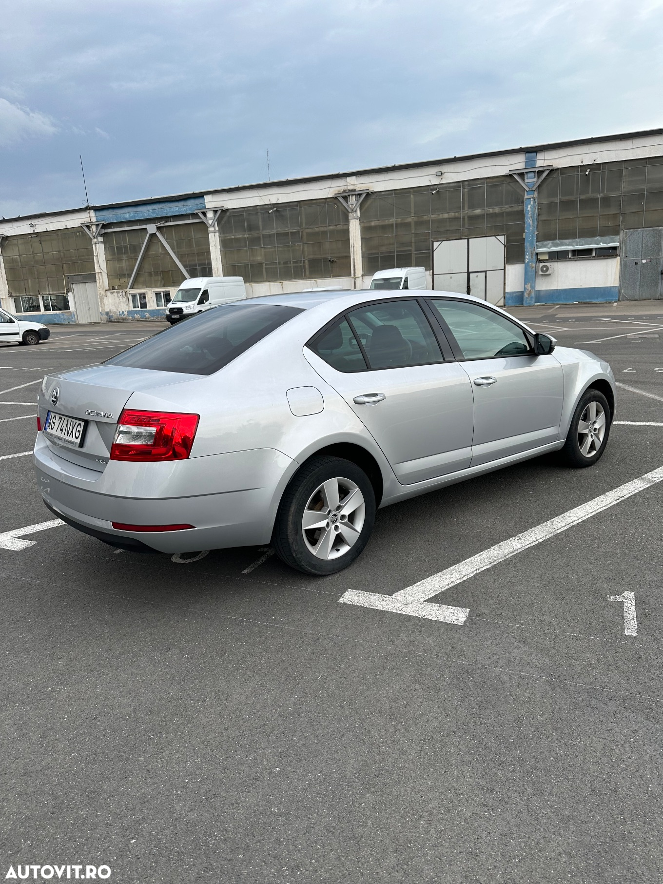 Skoda Octavia 2.0 TDI DSG 4X4 Style - 9