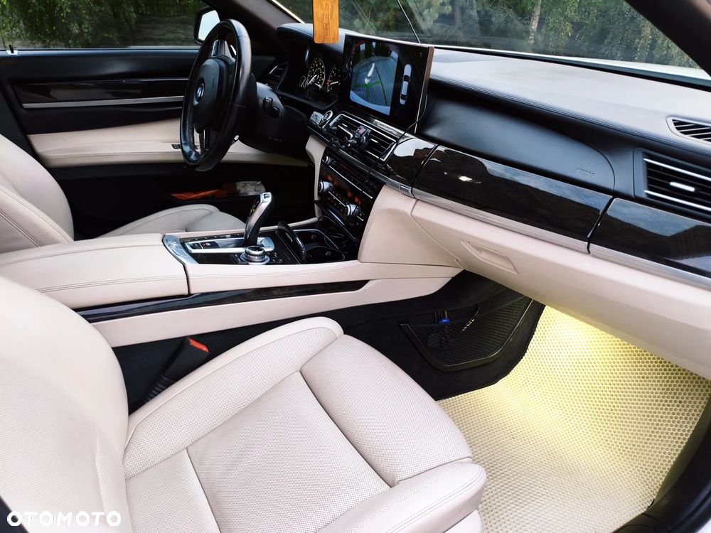 BMW Seria 7 740Li - 14