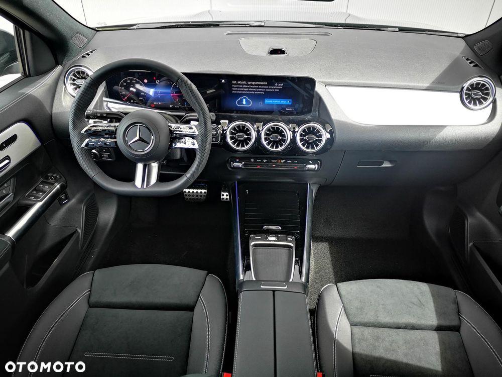 Mercedes-Benz GLA 200 d 4-Matic AMG Line - 13