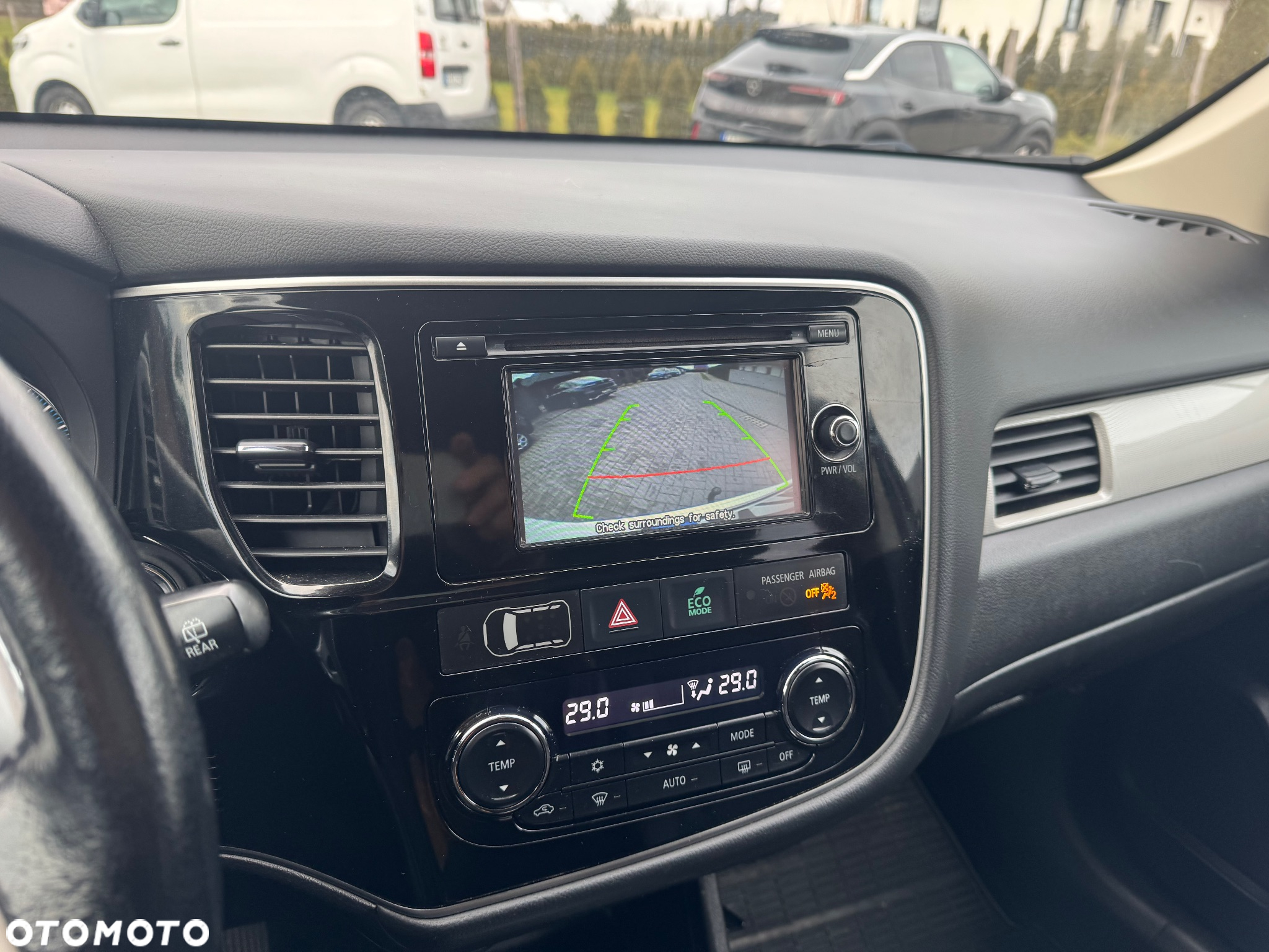 Mitsubishi Outlander 2.0 4WD Plug-In Hybrid - 22