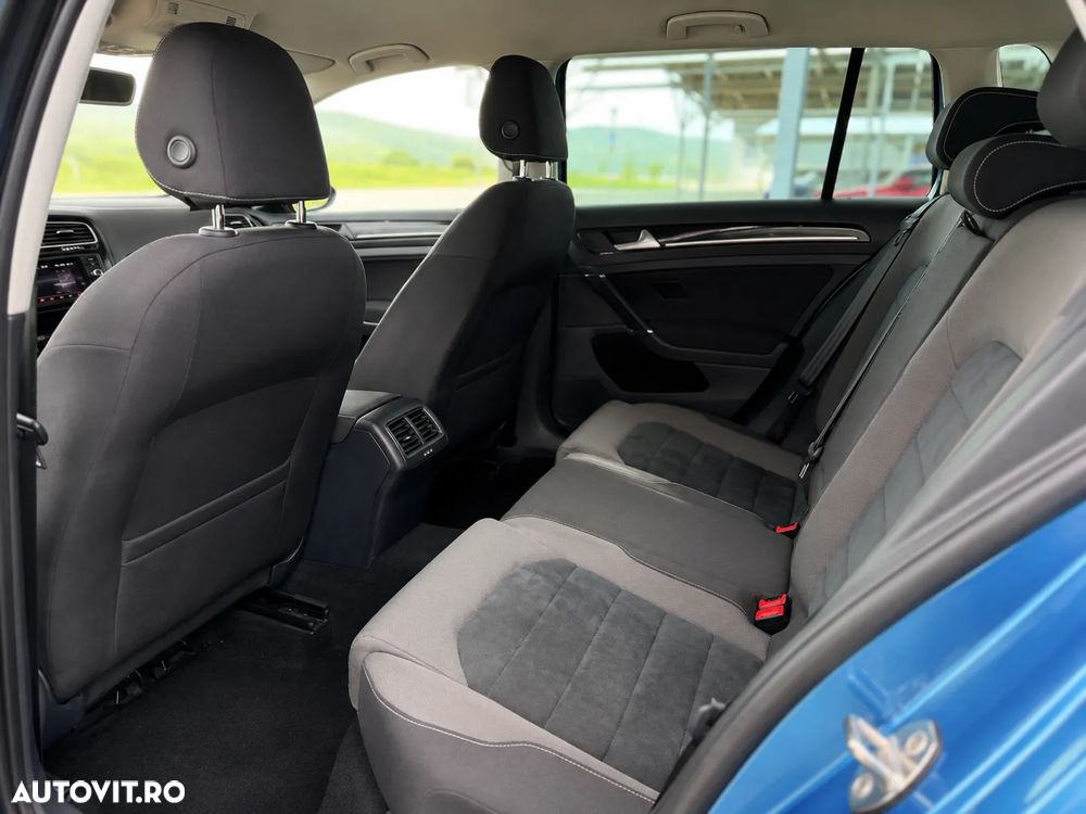 Volkswagen Golf - 11