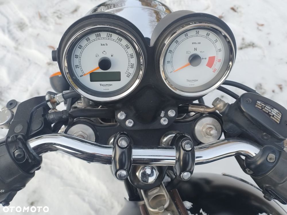 Triumph Thruxton - 9