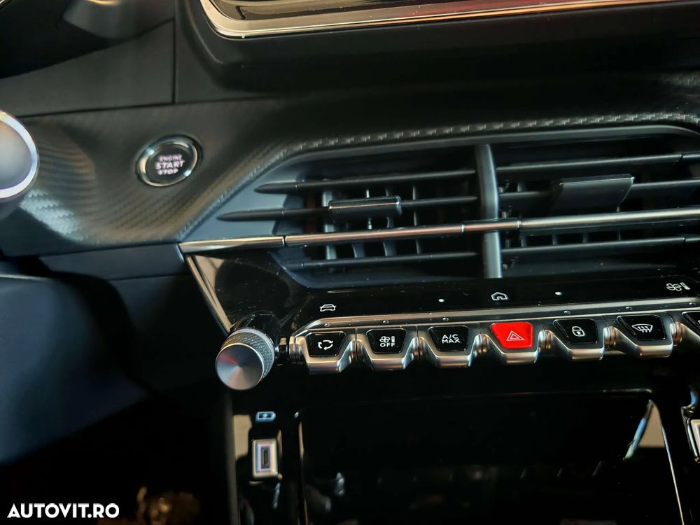 Peugeot 2008 PureTech 130 EAT8 GT - 24