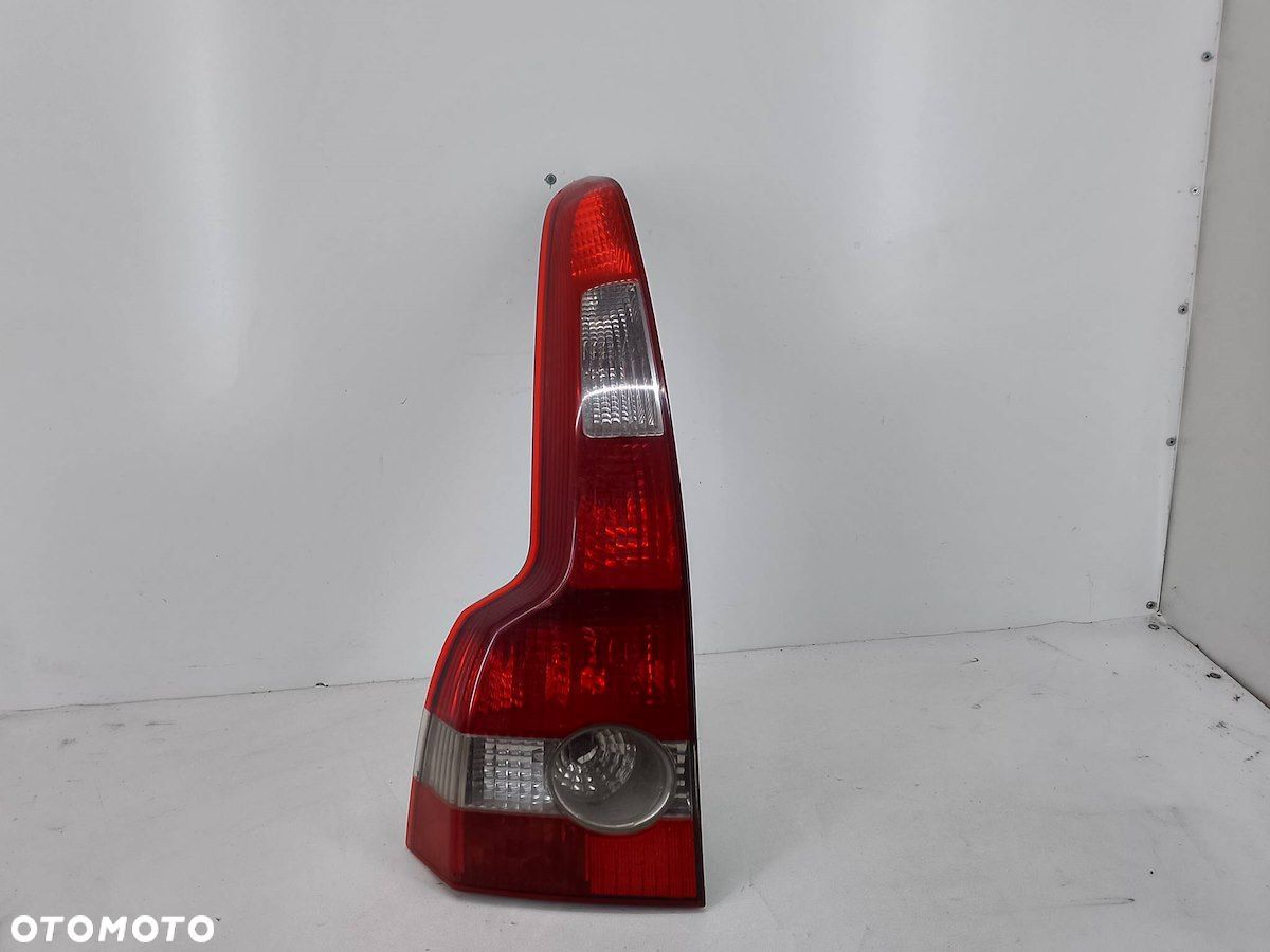 LAMPA TYLNA LEWA VOLVO V50 30698918   KOMBI - 1