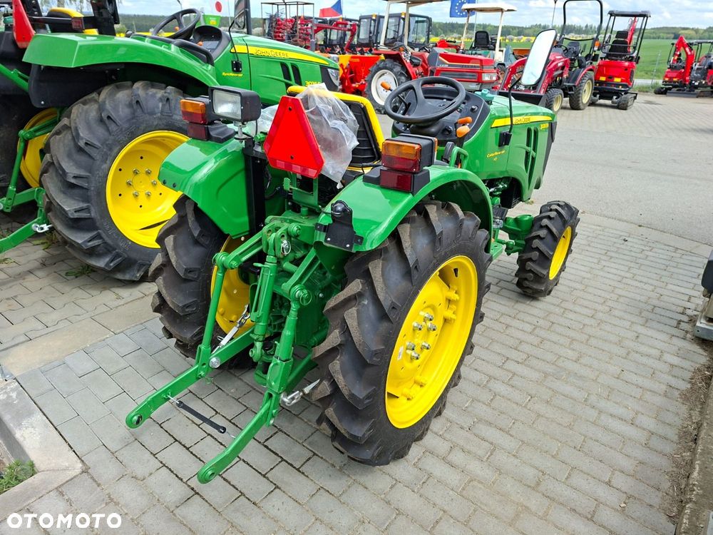 John Deere 3028 En 4X4 - 5