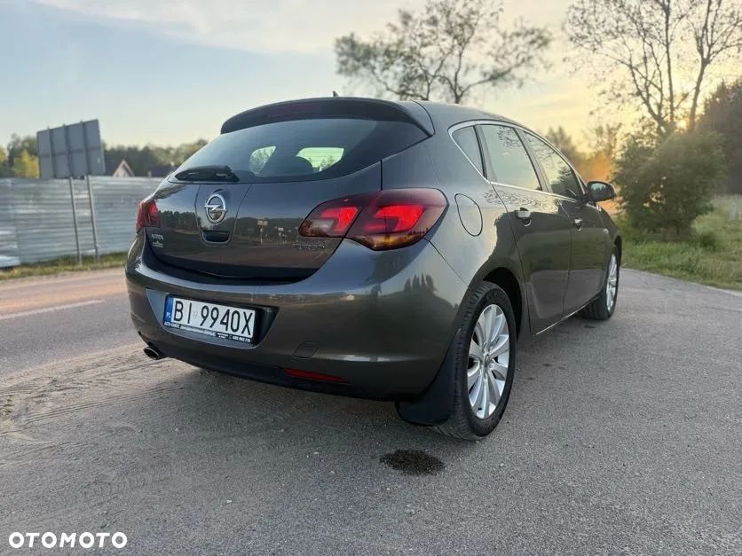 Opel Astra IV 1.6 T Cosmo - 12