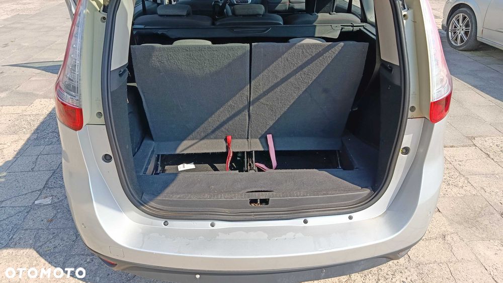Renault Grand Scenic - 8