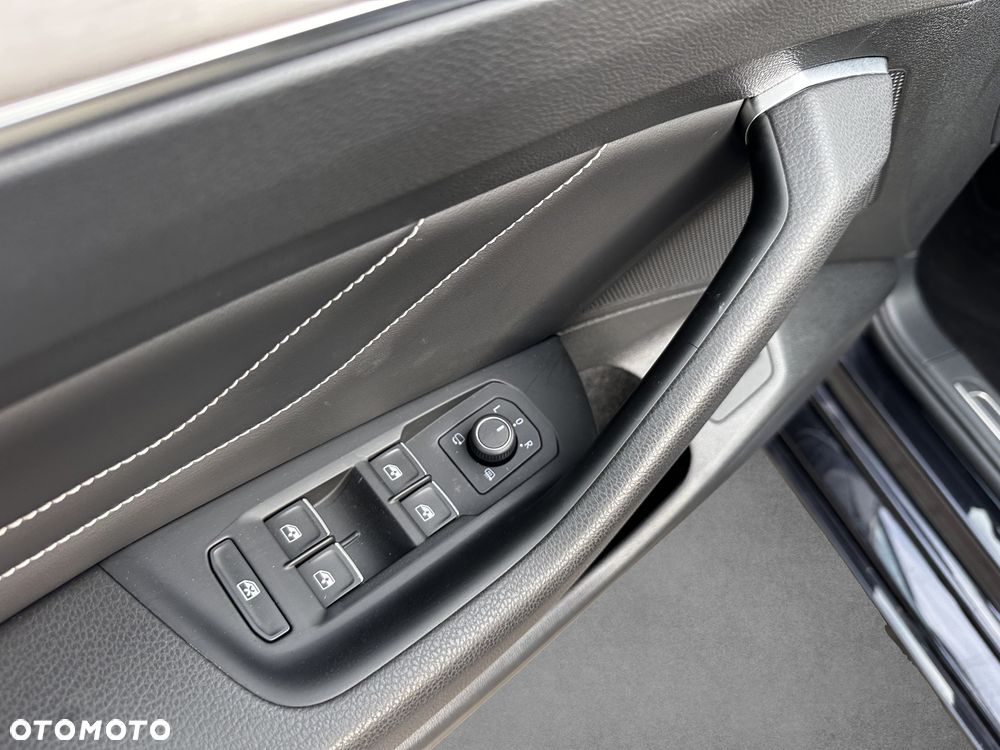 Volkswagen Passat 2.0 TDI EVO Elegance DSG - 23