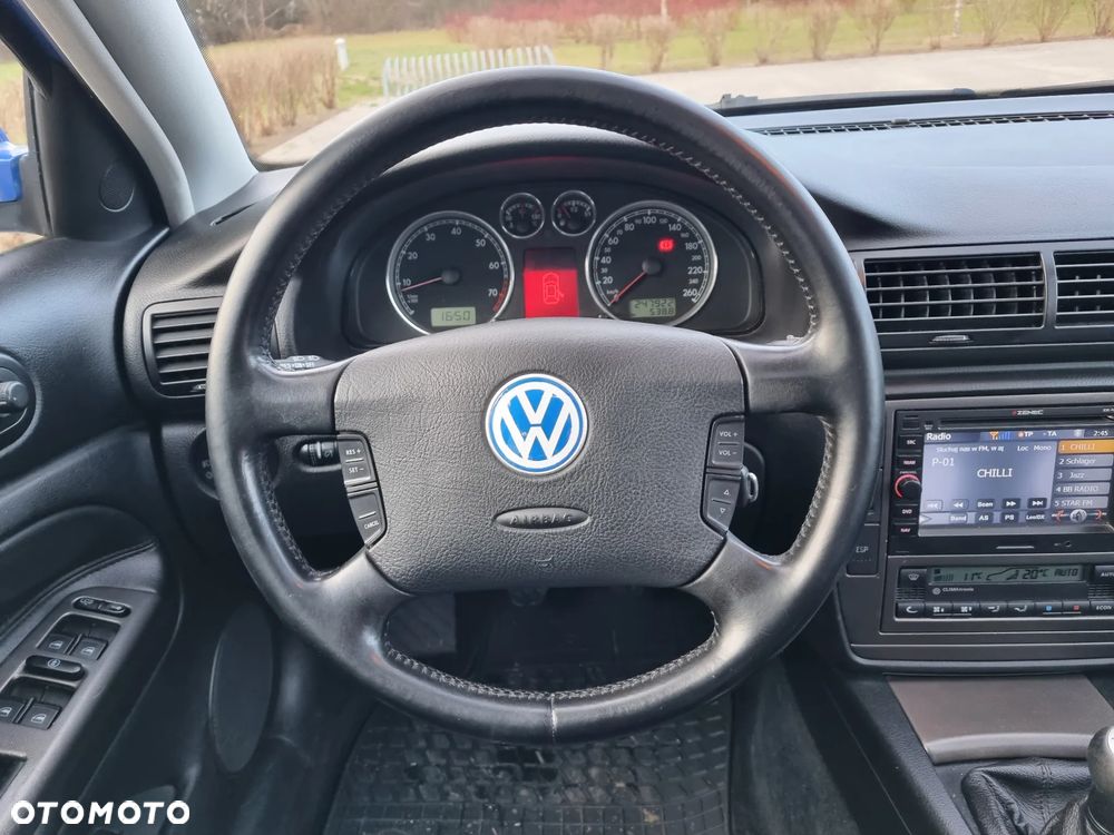 Volkswagen Passat - 11