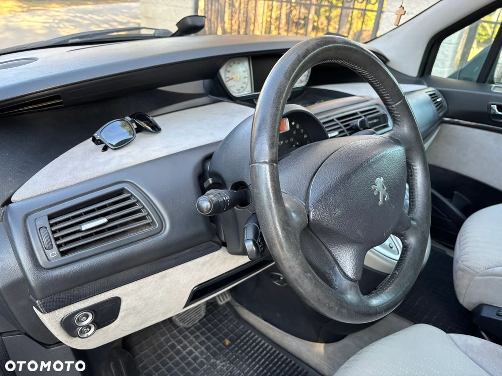 Peugeot 807 HDi 170 Bi-Turbo Automatik Platinum Pullmann - 26