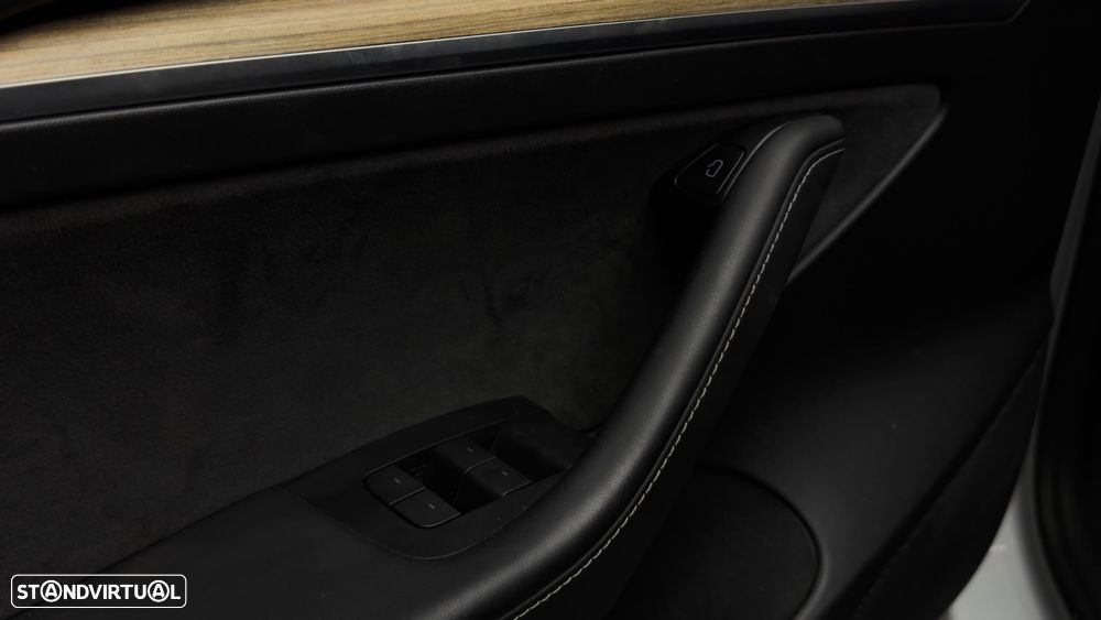 Tesla Model 3 Performance Dual Motor AWD - 34
