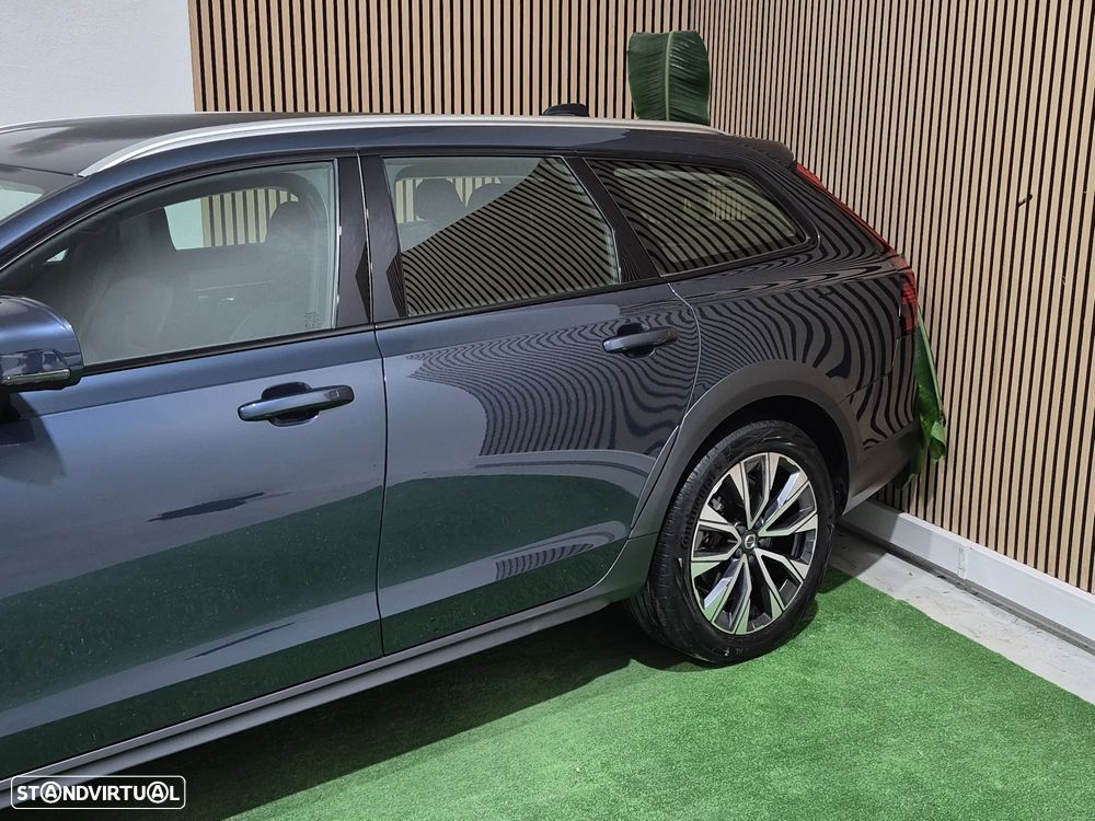 Volvo V90 Cross Country 2.0 B5 Plus AWD - 4