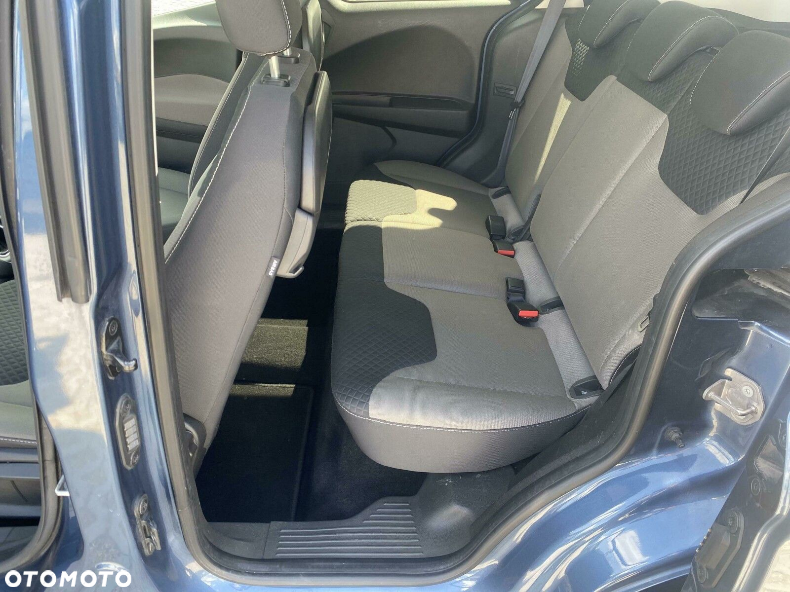 Ford Tourneo Courier - 10