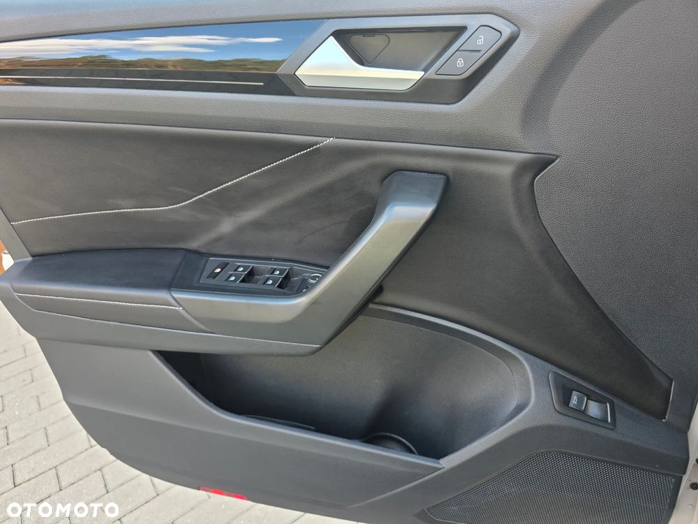 Volkswagen T-Roc 1.5 TSI Style DSG - 24