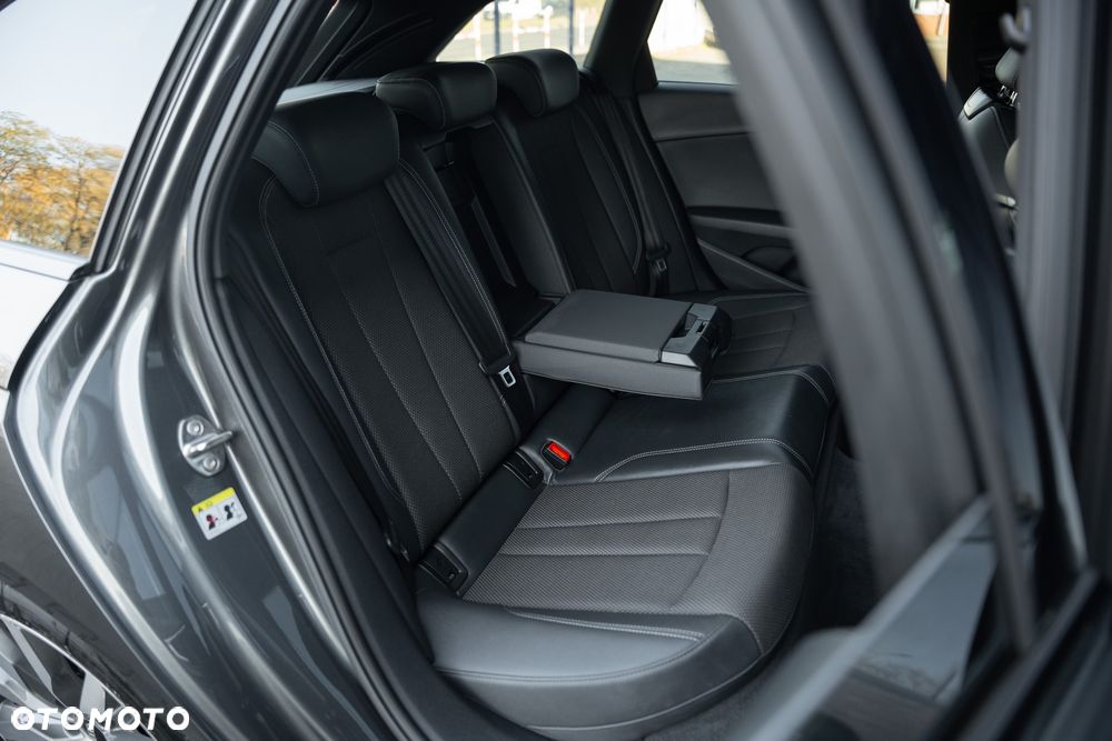 Audi A4 Avant 40 TFSI S tronic S line - 36