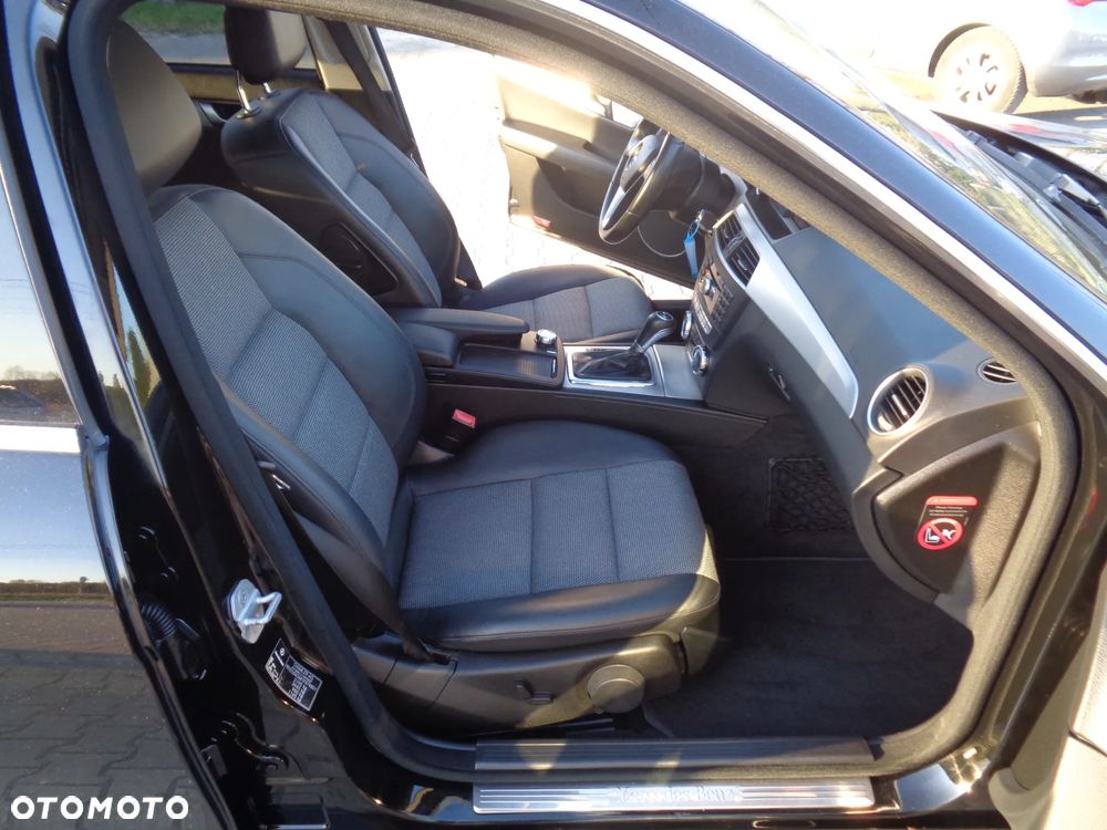 Mercedes-Benz Klasa C 200 (BlueEFFICIENCY) 7G-TRONIC Avantgarde - 27