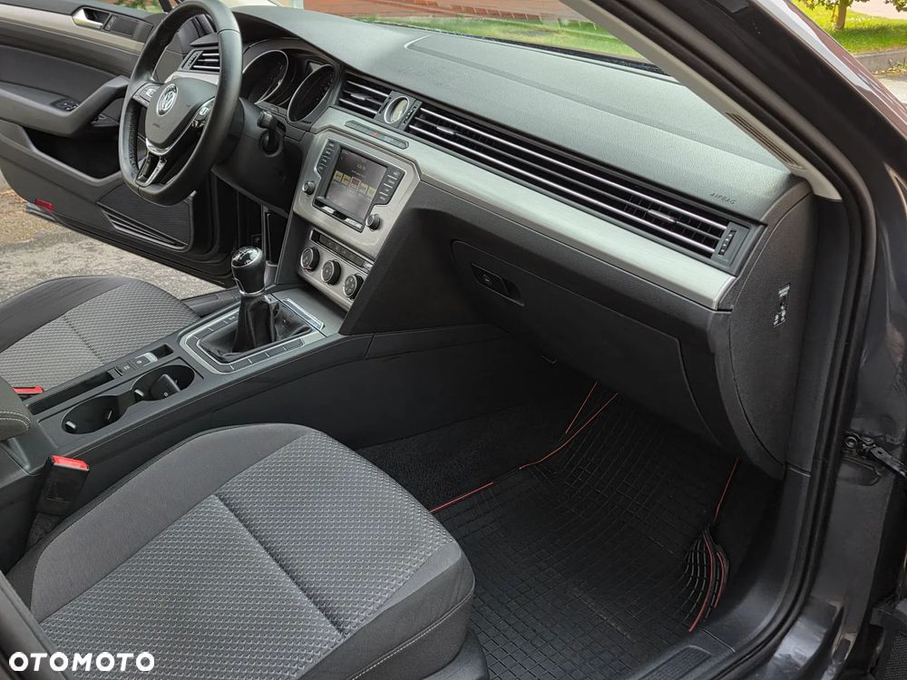 Volkswagen Passat 2.0 TDI (BlueMotion Technology) Trendline - 24