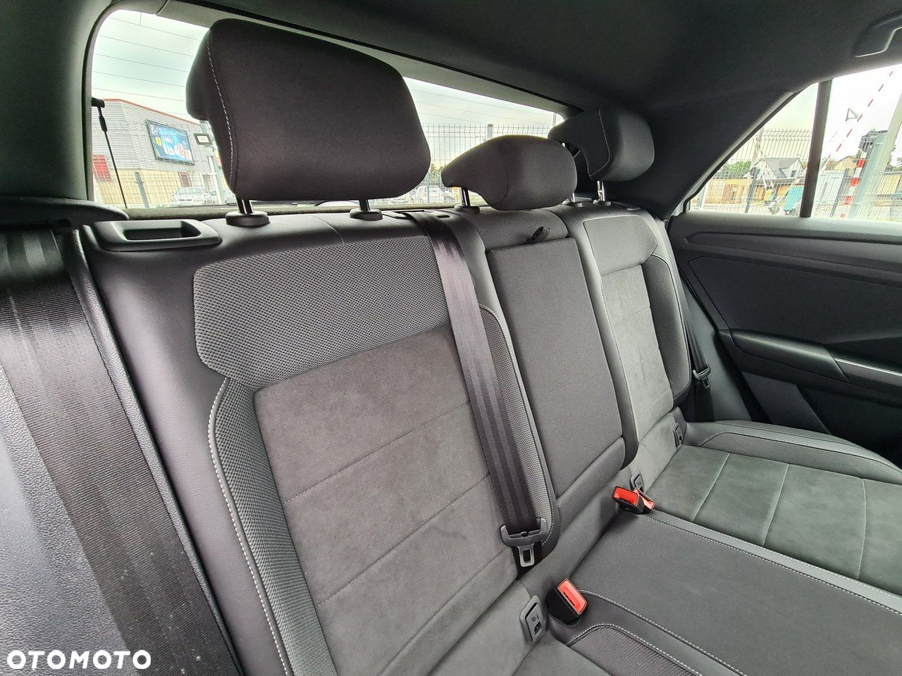 Volkswagen T-Roc 1.5 TSI R-Line DSG - 33