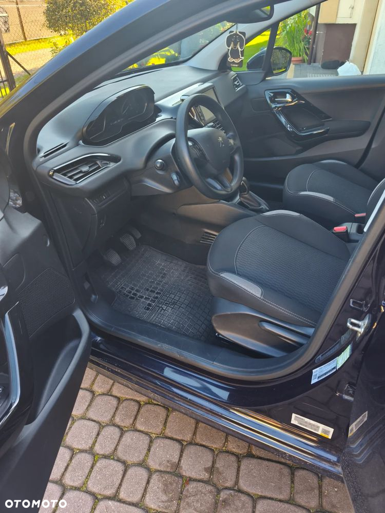 Peugeot 208 - 10