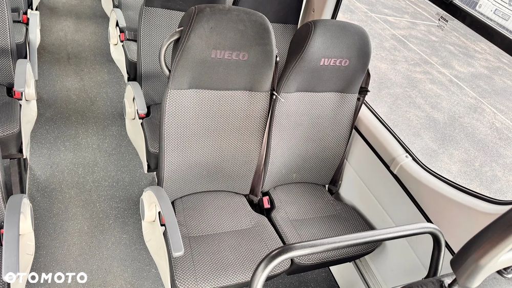 Iveco Daily /23miejsca /mały przebieg /klimatyzacja/ euro6 / Cena:148000 zł netto - 7