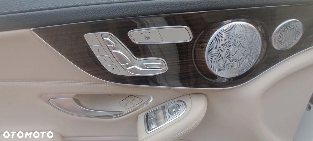 Mercedes-Benz Klasa C 300 9G-TRONIC - 21