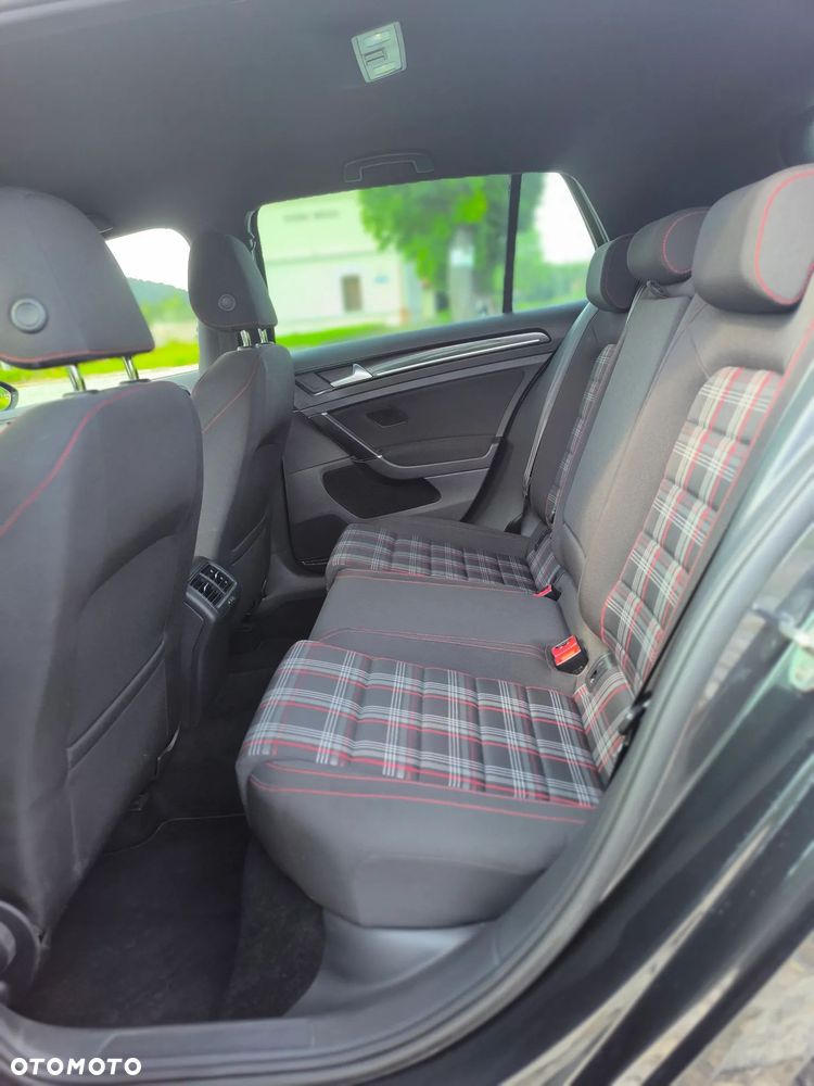 Volkswagen Golf - 14