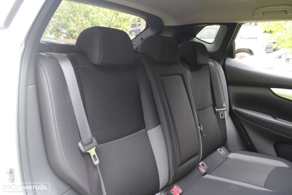 Nissan Qashqai 1.3 DIG-T N-Connecta - 24