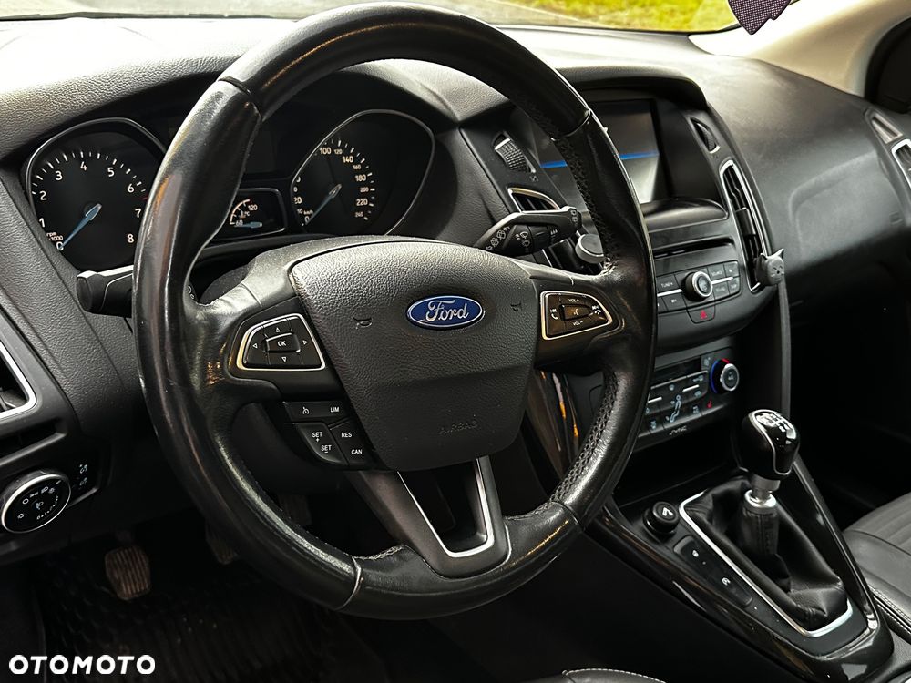 Ford Focus 1.0 EcoBoost Titanium - 11