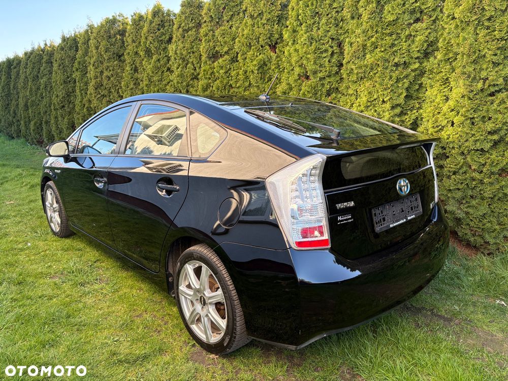 Toyota Prius (Hybrid) - 3