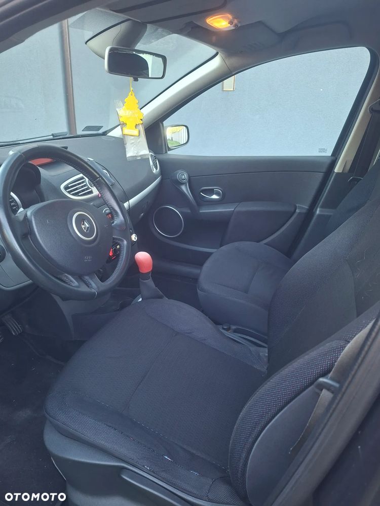 Renault Clio - 11