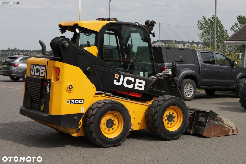 JCB 300 T4 Miniładowarka Skid steer - 4