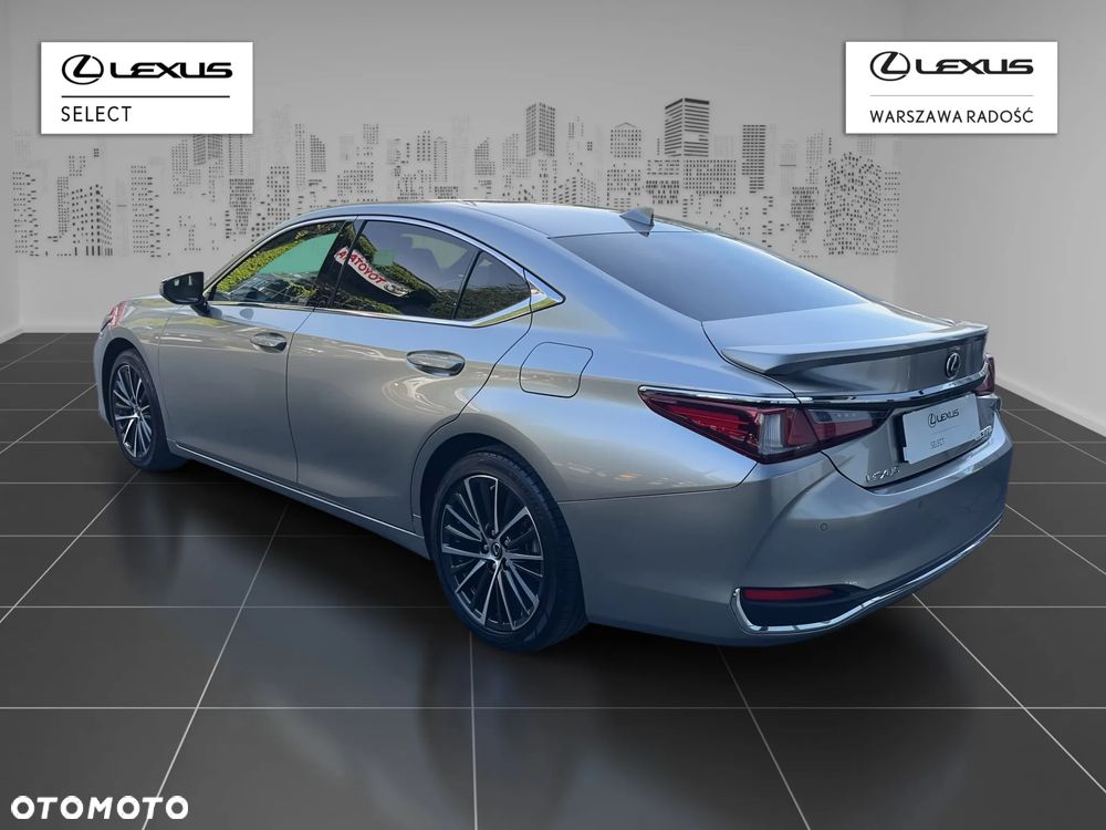 Lexus ES 300h Business Edition - 4