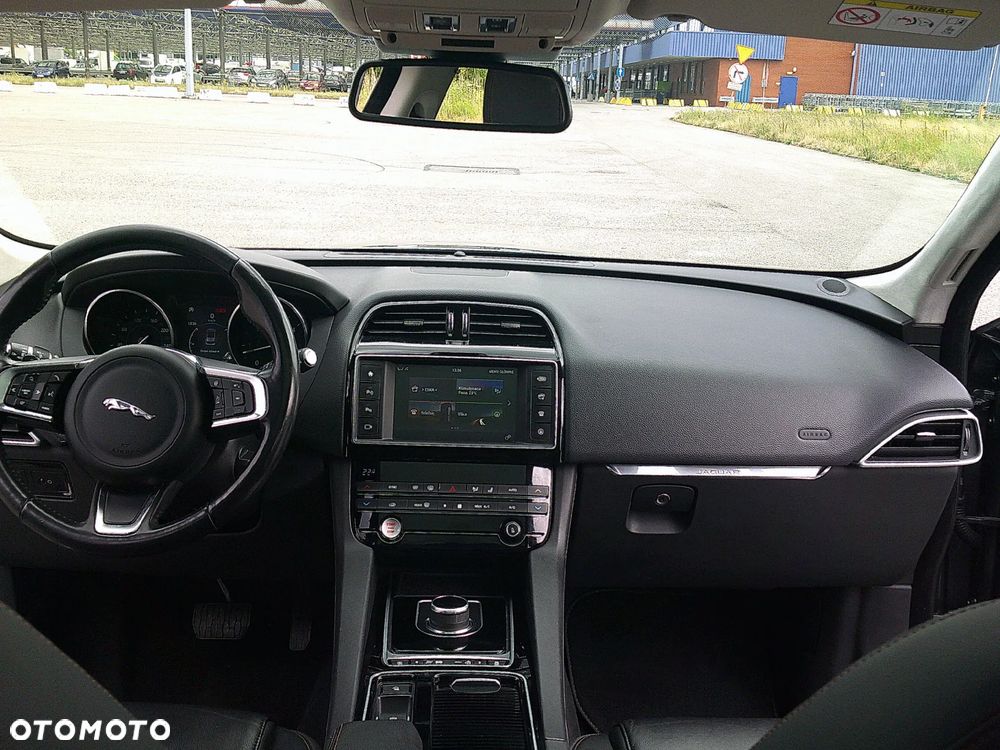 Jaguar F-Pace 3.0 TDV6 AWD R-Sport - 22