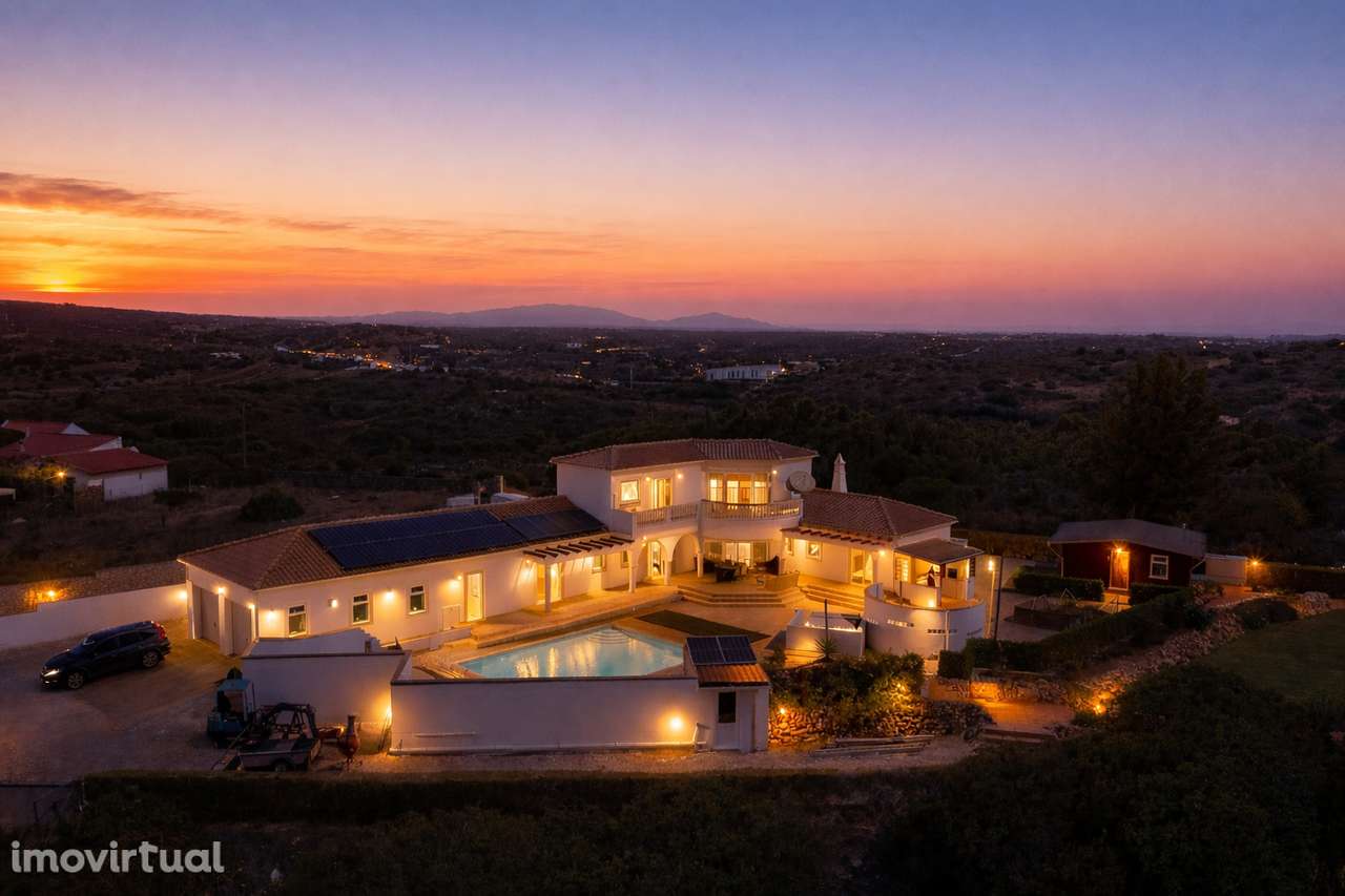 MORADIA DE SONHO T4 + ANEXO, GARAGEM E PISCINA EM VILA DO BISPO - Grande imagem: 2/58