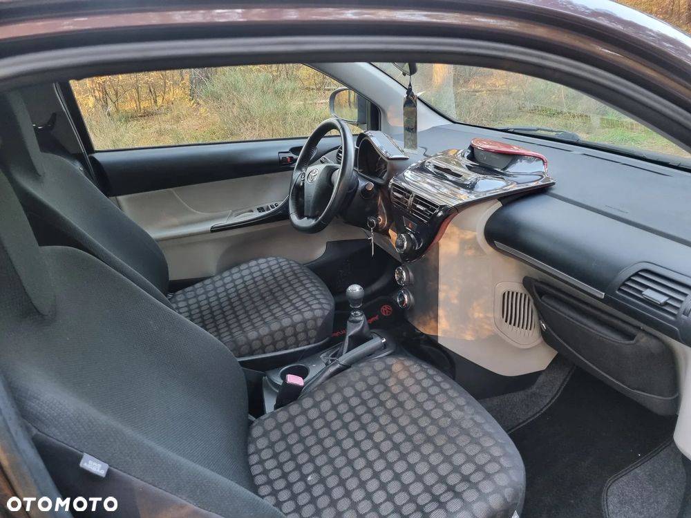 Toyota iQ - 5