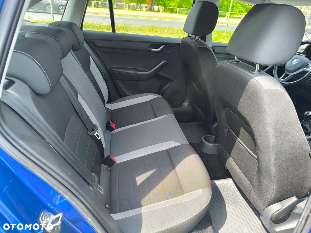 Skoda RAPID Spb 1.2 TSI Ambition - 12