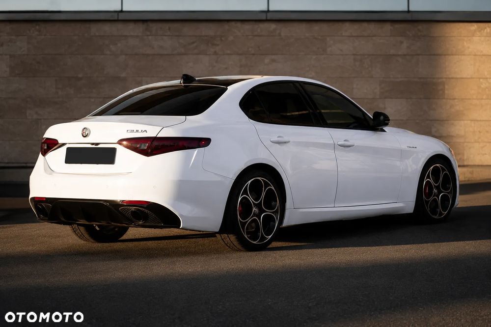 Alfa Romeo Giulia 2.0 Turbo 16V AT8-Q4 Ti - 8
