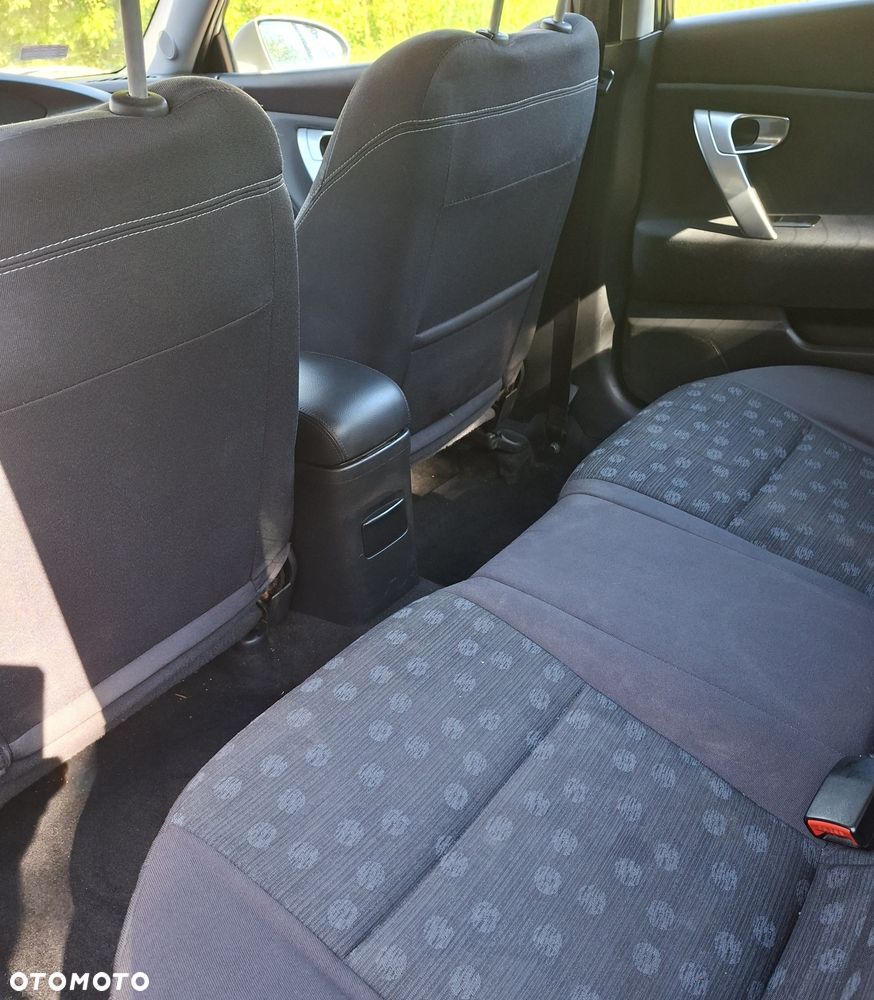 Nissan Primera - 8