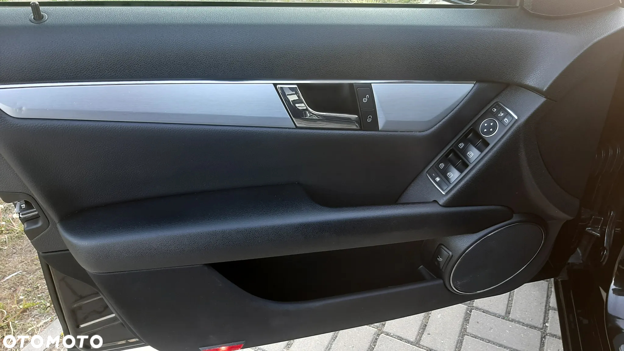 Mercedes-Benz Klasa C 180 CGI BlueEff Avantgarde - 35