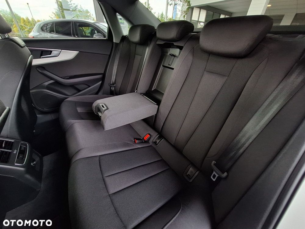 Audi A4 Limousine - 23