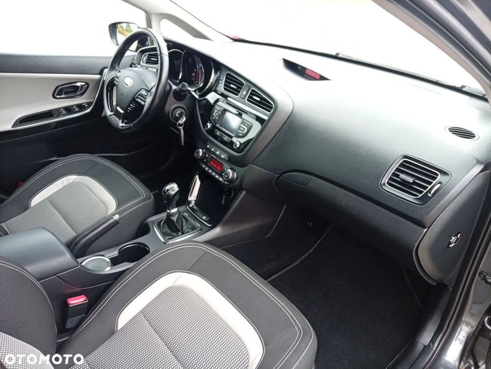 Kia Ceed 1.6 CRDi 128 Platinum Edition - 22